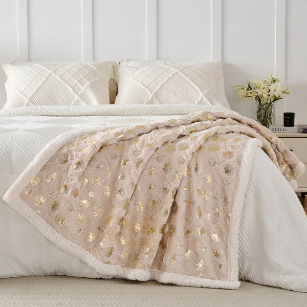 One Piece of Faux Rabbit Fur Ginkgo Leaf Blanket, Soft and Comfortable, Thickened for Warmth