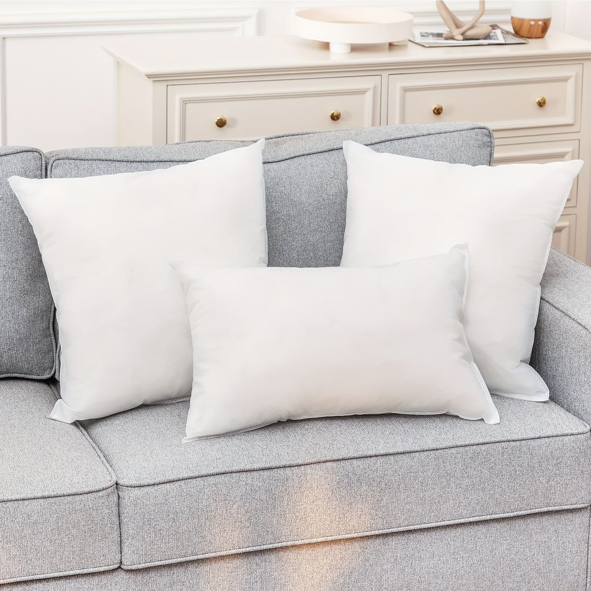 2\u002F8pcs Modern Style White Pillow Inserts, Two Sizes Available, Made of High-Quality Soft and Fluffy Material