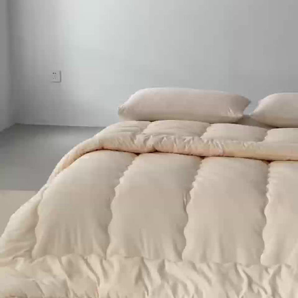 1 Pack All-Season Soft Fabric Quilt Core with 3-Sided Lamb Suede Trim, 100% Polyester Fill